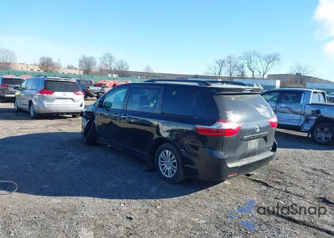 2015 Toyota Sienna Xle 8 Passenger z USA, uszkodzony, nr VIN 5TDYK3DC3FS606000
